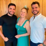 Vera Fischer Instagram - . 🍃💐Oi pessoal 🍃💐 Amigos queridos @drvictorbechara @binhoalencar se divertem juntos 💚💙 Mas aguardem… Não é só isso. Vem novidade boa por aí 🙌🏼 Beijokas e boa quarta Sua, desde sempre 🤗Vera Verão