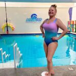 Vera Fischer Instagram - . 🤸‍♀️Meus queridos 🩵 Vou falar um pouco da minha fisioterapia aquática 💦 No processo de envelhecimento o corpo vai sofrendo transformações que podem ser desaceleradas se vc fizer exercícios frequentemente 🏃‍♀️🏋️‍♀️⛹️‍♀️🧘‍♀️🏊‍♀️🚴‍♀️💗💙💗 A fisioterapia Aquática entrou na minha vida, inicialmente pra melhorar as minhas dores, mas agora faço 3 x por semana. 💪🏼 E minha força, resistência e postura estão cada dia melhores 🙌 Vcs deveriam experimentar a Hidroterapia 🫧🫧 Uma linda terça-feira pra todos vcs ☀️ Um beijão dessa sua sempre 😘 Vera @aquatop.rj 💦🩵💦🩵💦🩵💦🩵💦 Obrigada Aquatop - Escola de Natação