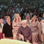 Vera Fischer Instagram - . 😍🥰 São Paulo!!! Que estreia delíciosa!!! 🎭 🐍🐥🐍 Um sucesso.👏 👏 👏 Público animado, morrendo de rir 😂🤣 e que lotou o @teatrorenaissance.🥰😍😘. Obrigada meus amores . De 12/01 a 03/02 Sextas às 21h | Sábados às 19h | Domingos às 17h ingressos: link na Bio ✨ Teatro Renaissance