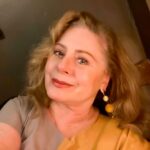 Vera Fischer Instagram - . 💛Amados 💛 O trabalho fica mais gostoso 🎭 quando vc pode se reunir com sua galera num restaurante delicioso 🥗🥩🧀🥖🍷e ser super bem recebido e curtir a noite . Muito obrigada @chezamis.bistro 💫🥰💫 Uma terça-feira cheia de encanto e graça pra todos 🫶 Uma beijoka da sua 🌼 Vera