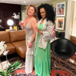 Vera Fischer Instagram - . ✨🥂✨🥂✨🥂✨🥂 E foi assim… linda ⭐️ a virada de 2023/2024 🙌 com amigos que eu amo muito 🎉💛🕊️ Obrigada meus queridos Tadeu e Eduardo 🫶Noite tranquila e feliz 🕊️ Desejo à todos muita saúde, alegria e que reine a paz, a harmonia e a prosperidade em nossos lares e em nossas vidas 🍀🍀 Um abraço imenso em cada um de vcs 🫂 🤗Venha com tudo Ano Novo 🎉⭐️🎊🎭🎬🎤🎼🩰🎨🎪 . @tadeuaguiaroficial @eduardo_bakr @martaparet @euflaviasantana01 severo @sylviamassari @gutogracamello #vicente