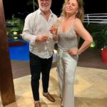 Vera Fischer Instagram - . ✨🥂✨🥂✨🥂✨🥂 E foi assim… linda ⭐️ a virada de 2023/2024 🙌 com amigos que eu amo muito 🎉💛🕊️ Obrigada meus queridos Tadeu e Eduardo 🫶Noite tranquila e feliz 🕊️ Desejo à todos muita saúde, alegria e que reine a paz, a harmonia e a prosperidade em nossos lares e em nossas vidas 🍀🍀 Um abraço imenso em cada um de vcs 🫂 🤗Venha com tudo Ano Novo 🎉⭐️🎊🎭🎬🎤🎼🩰🎨🎪 . @tadeuaguiaroficial @eduardo_bakr @martaparet @euflaviasantana01 severo @sylviamassari @gutogracamello #vicente