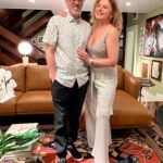 Vera Fischer Instagram - . ✨🥂✨🥂✨🥂✨🥂 E foi assim… linda ⭐️ a virada de 2023/2024 🙌 com amigos que eu amo muito 🎉💛🕊️ Obrigada meus queridos Tadeu e Eduardo 🫶Noite tranquila e feliz 🕊️ Desejo à todos muita saúde, alegria e que reine a paz, a harmonia e a prosperidade em nossos lares e em nossas vidas 🍀🍀 Um abraço imenso em cada um de vcs 🫂 🤗Venha com tudo Ano Novo 🎉⭐️🎊🎭🎬🎤🎼🩰🎨🎪 . @tadeuaguiaroficial @eduardo_bakr @martaparet @euflaviasantana01 severo @sylviamassari @gutogracamello #vicente