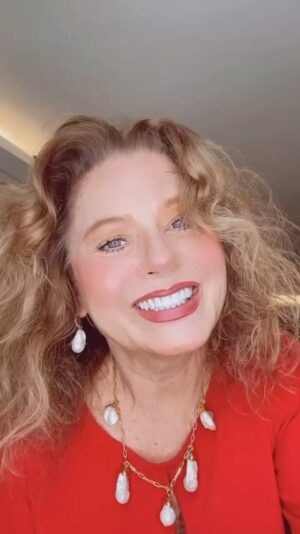 Vera Fischer Instagram - .
🌠♥️🎄🥰💫🌠
Feliz Natal 
Dessa sua Vera