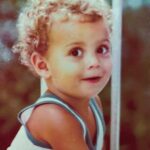 Vera Fischer Instagram - . Rafaelinha 💓 1 ano e 9 meses —🌸 No sítio em Xerem, com seu irmão #rodrigomehler 🙏🏻 e com um amiguinho chamado Manuel… e com a mam’s 🥰🥰 1980