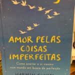 Vera Fischer Instagram - . Não suponha que outro ônibus vai vir. Às vezes a rota terá mudado e você nunca terá outra chance de pegar o ônibus que perdeu. Se uma oportunidade lhe é apresentada, não ceda ao medo. Tome coragem e entre naquele ônibus. ✍️HAEMIN SUNIM Amor Pelas coisas Imperfeitas 📘 🚌🌈☀️🏃‍♀️🌨️💨🌪️ Uma enxurrada de esperanças 🙌 Sua Vera