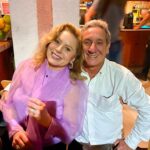 Vera Fischer Instagram - . Sextou 💜 🎉Niver de @martaparet 🎂🥂🍃💐🍃 Amigos! Amigos! Amigos! Happy Birthday ♏️ Linda sexta-feira pra todos vocês Dessa sua Vera 🦄