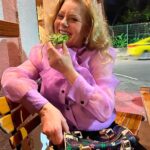 Vera Fischer Instagram - . Sextou 💜 🎉Niver de @martaparet 🎂🥂🍃💐🍃 Amigos! Amigos! Amigos! Happy Birthday ♏️ Linda sexta-feira pra todos vocês Dessa sua Vera 🦄