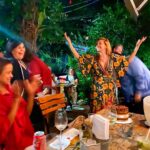 Vera Fischer Instagram - . Sextou 💜 🎉Niver de @martaparet 🎂🥂🍃💐🍃 Amigos! Amigos! Amigos! Happy Birthday ♏️ Linda sexta-feira pra todos vocês Dessa sua Vera 🦄