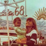 Vera Fischer Instagram - . Rafaelinha 💓 1 ano e 9 meses —🌸 No sítio em Xerem, com seu irmão #rodrigomehler 🙏🏻 e com um amiguinho chamado Manuel… e com a mam’s 🥰🥰 1980