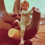 Vera Fischer Instagram - . Rafaelinha 💓 1 ano e 9 meses —🌸 No sítio em Xerem, com seu irmão #rodrigomehler 🙏🏻 e com um amiguinho chamado Manuel… e com a mam’s 🥰🥰 1980