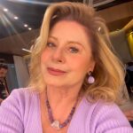 Vera Fischer Instagram - . 💜 Amores 💜 Cabelos mais curtos e um tom de loiro diferente 💇🏼‍♀️ By @costatto of course! Gostaram? Boa semana Sua 🌸 Vera Rio de Janeiro, Rio de Janeiro