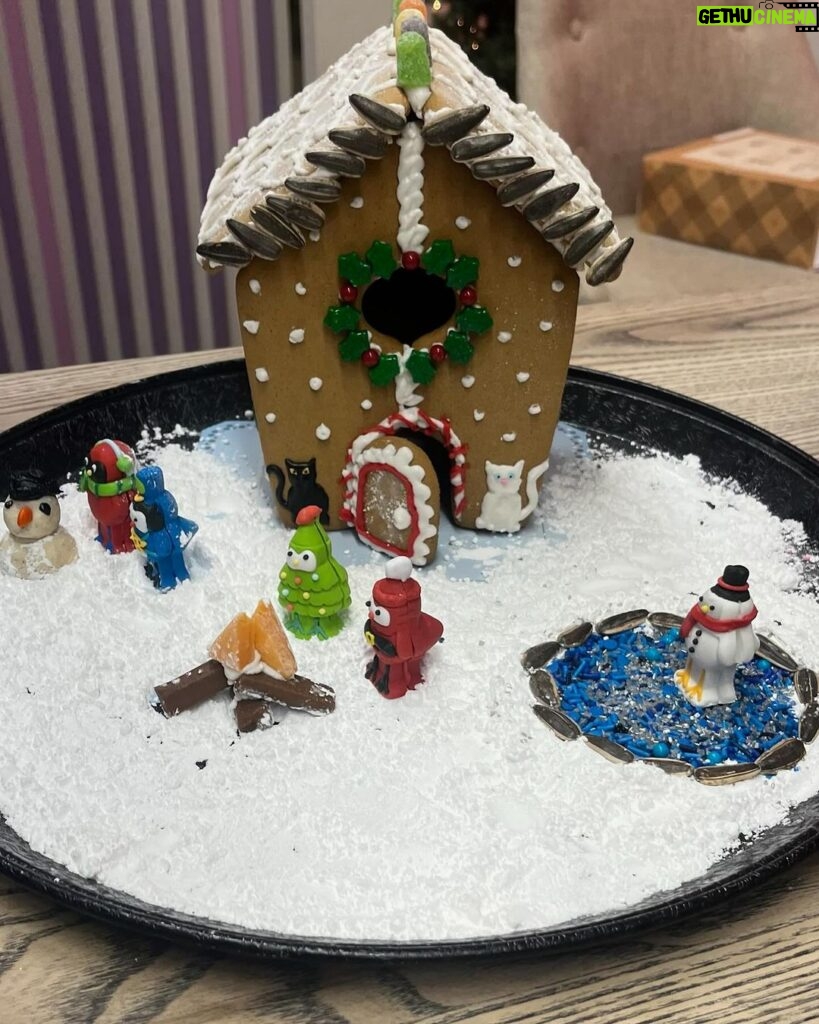 Veronica Merrell-Burriss Instagram - One of our favorite holiday traditions is making gingerbread houses!🎄 How do you think we did this year?! 🥰🧣☃️