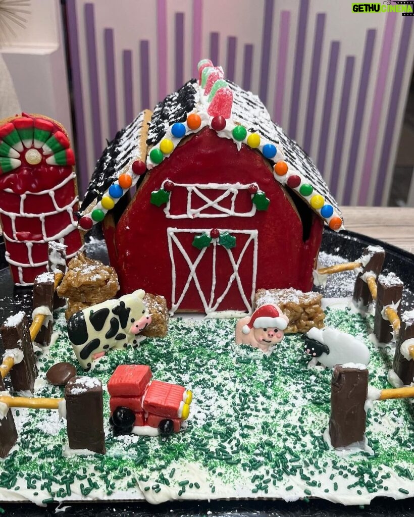 Veronica Merrell-Burriss Instagram - One of our favorite holiday traditions is making gingerbread houses!🎄 How do you think we did this year?! 🥰🧣☃️