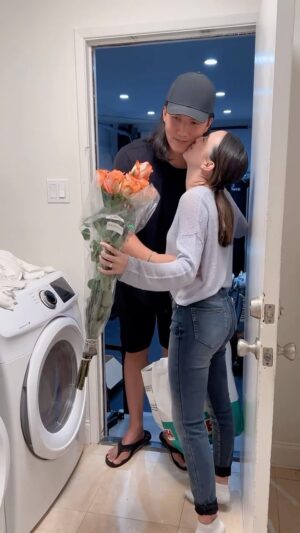 Veronica Merrell-Burriss Instagram - Flower Prank On Husband! #married #prank