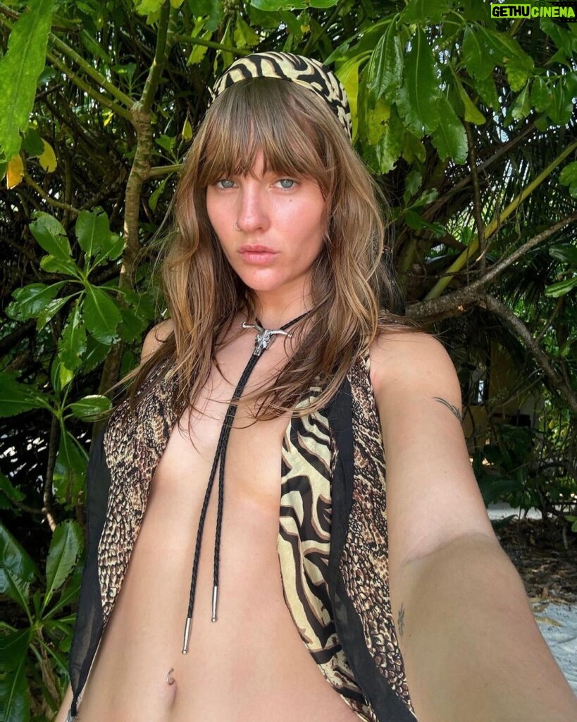 Victoria De Angelis Instagram - Almost got a tan💦 Maldives