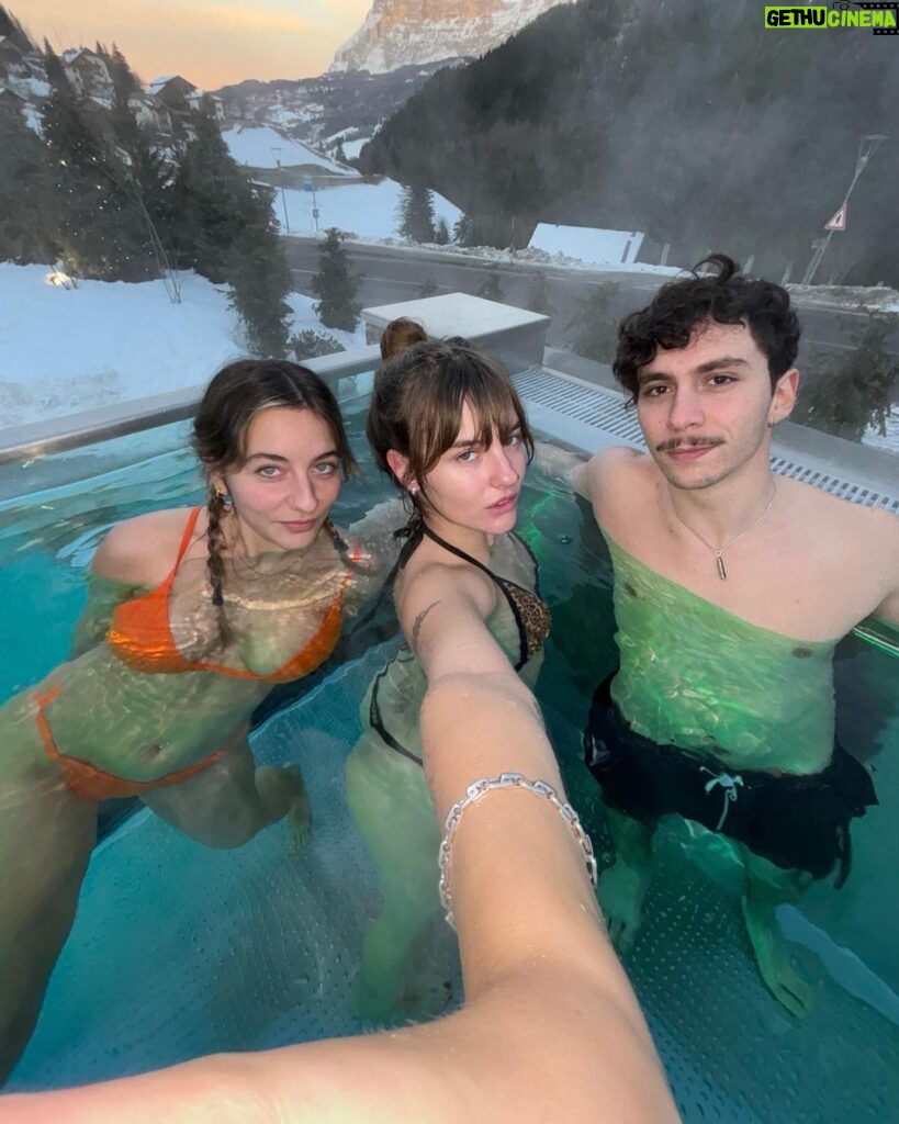 Victoria De Angelis Instagram - Hot from the inside