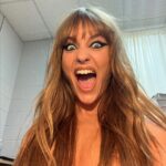 Victoria De Angelis Instagram - Hair extensions as best nipple cover😇 best rock at VMA’s!!thank youu all so much💋 VMAs
