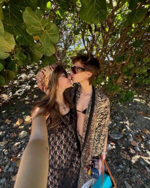 Victoria De Angelis Instagram - Resting chilling relaxing reposing napping reclining lounging etc 🎀