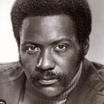 Vivica A. Fox Instagram - GM Dawlings! My heart is sad this morning as late last night I learned that "LEGEND" HANDSOME Actor @officialrichardroundtree has passed. I had the blessing of working with Richard on alot of 1st in my acting career! He played my Dad on the soap opera #Generation's TV show #90210BeverlyHills Mr Roundtree thank u for your AMAZING GIFTS! U will truly be missed as u were the 1st African American Action Star #SHAFT I'll never forget the time u stood for ME when a director was being a jerk to me! I'll miss your smile, jokes, laughs & hugs! REST EASY KING! U DID WELL! #Classic #LEGEND #LeadingMan #Actor #SuperStar #Blessed #Respect #RestInParadise #RestInPeace 🙏🏾🎬🤴🏽😢🙏🏾 Los Angeles, California