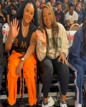 Vivica A. Fox Instagram - GM Dawlings! #ABOUTLASTNITE We had a time last night! FUNTIMES @lvaces game  #2 @wnba championship finals! MUCH LUV to LEGEND @ccooper14 DA REAL #MVP @aja22wilson & my gurl @cgray209 WHAT A WIN! Thanks @keri.___ 4 the AWESOME courtside seats! I do not own this music.
Viv's Rocking @bellofcalifornia pants #BMF shirt by @vanelisasproducti @sergiorossi boots @versace bag @candyicejewelry Makeup @lbbeautybar Hair @kenyaonhair #LifeIsGood #GodIsGood #Blessed #Respect #GurlPower #VivicaFoxHair #TeamVivica #TeamFox #MyGrindDontStop #LegitimateCareers #BossMoves #LoveWins #TheW #GOACES #JuwannaMan #ClassicBadChicks 🔥🖤💖🏀👸🏽👸🏻🤑🔥