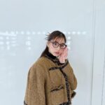 Yuko Araki Instagram - 撮影の日の #私服 ♡ coat : @clane_official jacket : @sacaiofficial denim : @tomwood_project shoes : @ganni bag : @dior earring : @dior #fashion #ootd #denim #yukoaraki #supportedbydior #pr