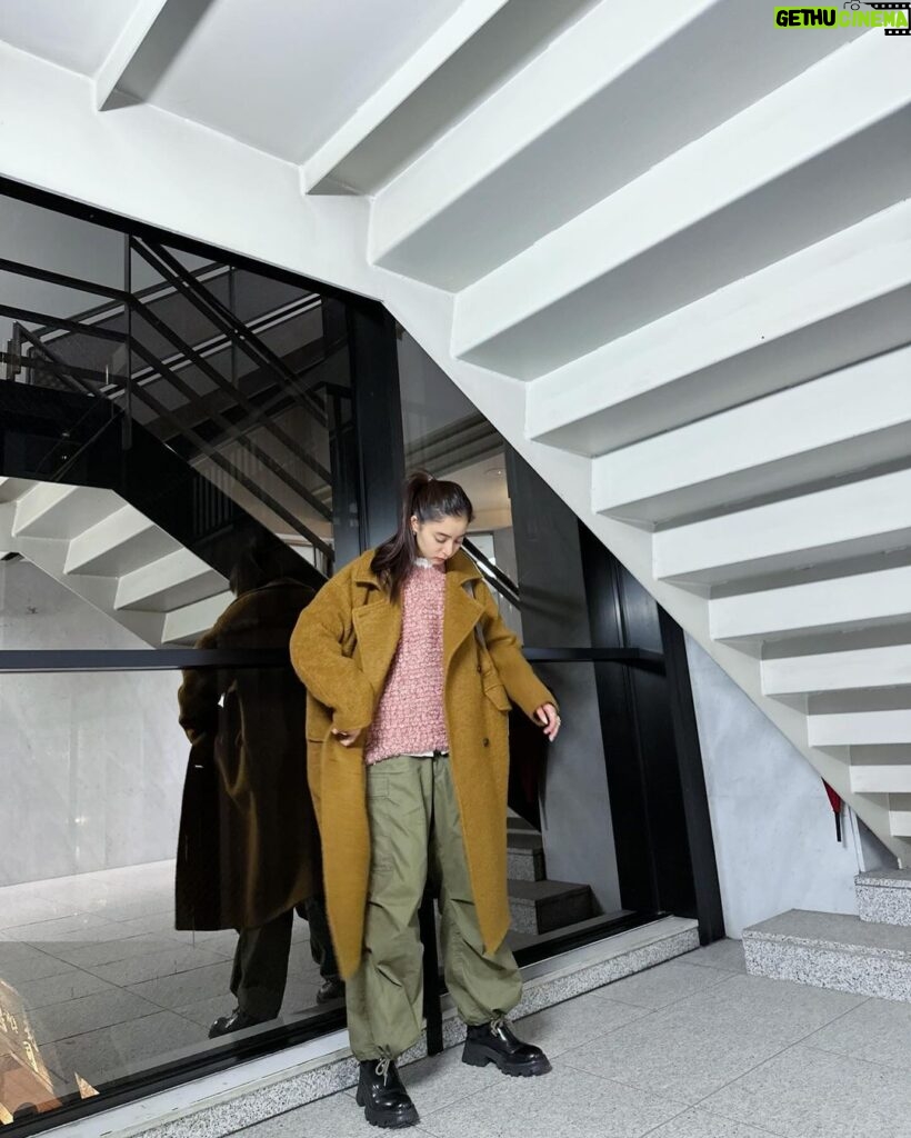 Yuko Araki Instagram - 私服 coat : @clane_official knit : @clane_official shirt : vintage bottom : @hyke_official shoes : @alexandermcqueen bag : @dior #fashion #ootd #私服 #PR