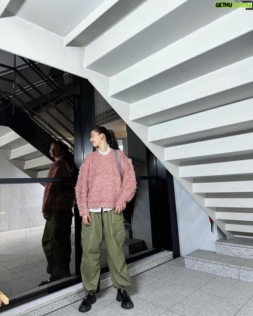 Yuko Araki Instagram - 私服 coat : @clane_official knit : @clane_official shirt : vintage bottom : @hyke_official shoes : @alexandermcqueen bag : @dior #fashion #ootd #私服 #PR