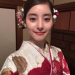 Yuko Araki Instagram - 今日は"さよならマエストロ〜父と私のアパッシオナート〜"の制作発表がありました‼︎ 来てくださった皆様ありがとうございました♡ とても和やかな雰囲気の中、素敵な時間を過ごすことができました☺️ 成人の日ということで #スマホで写真年賀状 の撮影時に着させていただいた素敵なお着物での写真を☺️ 成人を迎えられた皆様、おめでとうございます‼︎ 周りの人を大切に、そして自分自身が自分の一番の味方でいてあげてください。 自分を信じてこれからも進んでいってくださいね☺️