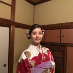 Yuko Araki Instagram - 今日は"さよならマエストロ〜父と私のアパッシオナート〜"の制作発表がありました‼︎ 来てくださった皆様ありがとうございました♡ とても和やかな雰囲気の中、素敵な時間を過ごすことができました☺️ 成人の日ということで #スマホで写真年賀状 の撮影時に着させていただいた素敵なお着物での写真を☺️ 成人を迎えられた皆様、おめでとうございます‼︎ 周りの人を大切に、そして自分自身が自分の一番の味方でいてあげてください。 自分を信じてこれからも進んでいってくださいね☺️