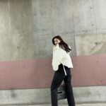 Yuko Araki Instagram - 私服♡ coat : @keikohitotsuyama × @nave_jp knit tops & vest : @todayful_ denim : @dior shoes : @alexandermcqueen bag : @dior #fashion #私服 #pr