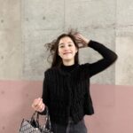 Yuko Araki Instagram - 私服♡ coat : @keikohitotsuyama × @nave_jp knit tops & vest : @todayful_ denim : @dior shoes : @alexandermcqueen bag : @dior #fashion #私服 #pr