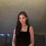 Yuko Araki Instagram - 昨日は"情熱大陸"見ていただいた皆様ありがとうございました‼︎ １年間密着していただいて、少しずつそのとき思ったこと感じていること、お仕事のこと。色んな話をさせていただきました。 自然体でいることがなんだか恥ずかしかったりもしましたが、あんなにもナチュラルな姿でいられたのも密着してくださったスタッフさんの愛だなぁと☺️ １年間本当にたくさんの現場に来て頂いて"今までの私""今の私"を知っていただけるきっかけにもなったかな...? ありがたいことに私自身もインタビューで話していることで自分自身に対する気づきがあったり、今後を見つめ直すきっかけになりました。 放送日が30歳の誕生日を迎えてすぐということもあり、とっても素敵な誕生日プレゼントを頂けたようなそんな気持ちになりました☺️ 改めて、関わってくださったスタッフの皆様。観てくださった視聴者の皆様ありがとうございました🙇🏻‍♀️ これからも応援してくれる大好きな皆様を大切に。 自分を信じて真っ直ぐに。 進んでいきます‼︎ 新木優子 ❤️‍🔥見逃した方はTVerでご覧いただけます dress : @dior bag : @dior shoes : @dior necklace . earring . bracelet : @dior ♡
