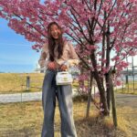 Yuko Araki Instagram - 👜🌸♡💕💓 bag : @dior tops : @rokhofficial bottom : @johnlawrencesullivan_official ring : @dior necklace : @enasoluna_official #fashion #ootd #bag #dior #sakura 🌸　 #diorjoaillerie #supportedbydior ♡
