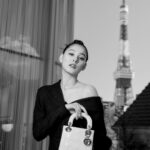 Yuko Araki Instagram – 3月23日(土)にオープンするDIOR麻布台ヒルズのオープニングイベントに行ってきました‼︎

建築家の隈研吾さんが外装と内装を手掛けられたと言うことで、日本の伝統的な技術とDiorの職人技が融合したとっても素敵な空間でした✨

メイクは、ディオールスキン フォーエヴァーの新しいリキッド ハイライターを☺️
ツヤ感がとても綺麗で今回のルックにもピッタリなメイクでした♡

makeup : @kennakano_mua 
hair : @tetsuyayamakata 
styling : @shinosuganuma 

@dior 
@diorbeauty 
#Dior 
#ディオールファインジュエリー　
#supportedbydior