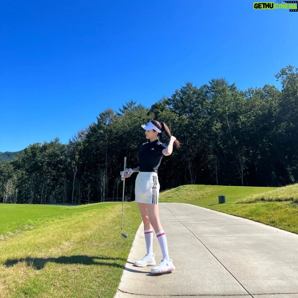 Yura Instagram - 날씨가 날씨했당 ☀️✨️⛳️