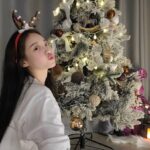 Yura Instagram - Merry christmas 🎄🎀🎁💚❤