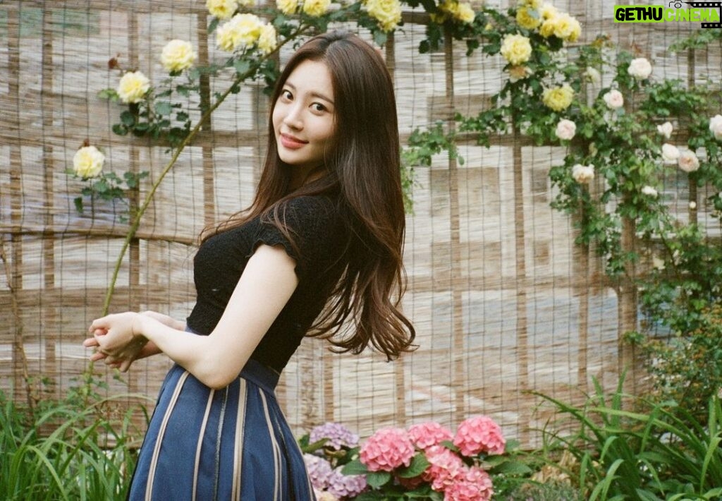 Yura Instagram - 💐🌸🌺🌻🌼🌷⚘🌹