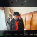 Yuta Jinguji Instagram - みんなGOATをたくさん見て聞いてくれてありがとう❤️‍🔥 お返しにMVのオフショットあげるね🐐🐐🐐 2枚目の吊るされてる写真は、 現場でスタッフさんに上手だねーって 子供みたいに言われて少し恥ずかしかった一枚です🥹 #Number_i_GOAT