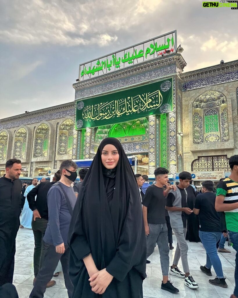 Zahra Habib Instagram - اختم صور الزيارة بزيارة الانسان الاغلى عندنا 💚 السبط وسيد شباب الجنة وريحانة رسول الله 💚 الحسين بن علي بن أبي طالب 💚 کربلاء بين الحرمين