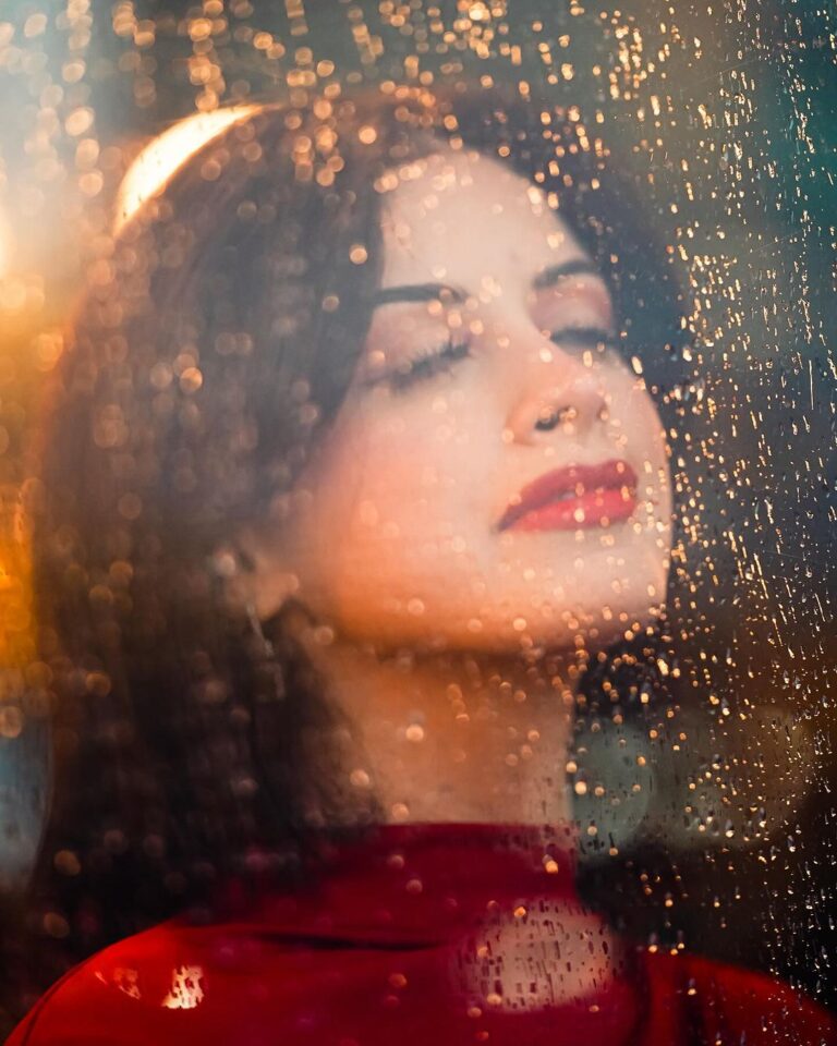 Zahra Habib Instagram - زهورات والمطر والأحمر ❤️ @be._e._