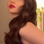 Zara Khan Instagram - Vintage Glam makeup by me @vishakhadjain for @zarakhan tonight for @pinkvilla awards ! . . Hair by @chettiarqueensly . . #pinkvilla #zarakhan #makeupbyvishakha #vishakhadjain #glamwithvish #vintageglam #vitantagemakeup #redlips #redlipstick #hollywoodwaves #oldhollywoodglamour #pinkvillaawards #redlipsmakeup #wingedeyeliner #inglot #hudabeauty
