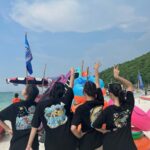 Zee JKT48 Instagram - one fine day at the beach 🤍☀️ -t shirt will release tumoro! 😍😎 Pattaya Beach Thailand