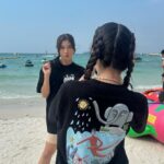 Zee JKT48 Instagram - one fine day at the beach 🤍☀️ -t shirt will release tumoro! 😍😎 Pattaya Beach Thailand