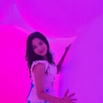 Zee JKT48 Instagram - Kemarin waktu di Jepang kita sempat shooting dan main-main di Teamlab Planets, Tokyo! Tempatnya megah dan keren banget. Pengen main-main lagi kesana deh! Makasih @teamlab.planets buat kesempatannya! #teamlabplanets #toyosu teamLab Planets TOKYO / チームラボプラネッツ
