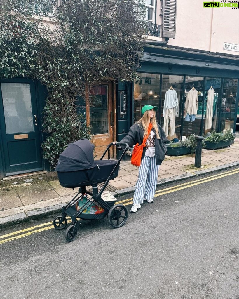 Zoe Sugg Instagram - Week 12 of 2024 ✨ 1. Started off the week going into town and grabbing a few Easter bits for the girls (mostly Ottie, what do you get an almost 4 month old for Easter? 😅) 2. Little outfit post! Will link bits in stories & tag on the photo 3. Play time @alfiedeyes 4. One afternoon when the sun was shining we popped to @kinsbrookvineyard to grab a drink and have a stroll! 5. Was so nice there & Ottie had the best time running around the pond! 6. Novies little tracksuit 😭 it’s from @zarakids and you can customise the top! 7. More potion making in the garden this week! This time for a witch, a horse and a snake! 8. Decided on some disco nails as it’s my birthday next week and I wanted something a bit more special. @bw.nails absolutely smashed it as always 🪩 9. We did our monthly photos in the Photo Booth & this time Ottie got so into it, she ended up directing a set of photos of just me and Alfie 😂 10. Saturday market deliciousness! Which of these doughnuts would you be taking home? We went with the mini egg and the chocolate! Hope you also had a great week! Next week I’ll be turning 34! (Can you believe that? Honestly I can’t haha) I met the loveliest viewer in town this week (hello if that was you, was so lovely to meet you) and she said she’d been watching since 2009!!! I WAS 19!! Madness 🥰