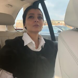 Sare Bayat Instagram - گاهی اوقات فقط به آسمان نگاه می کنم،
لبخند می زنم و می گویم:
خدایا،می دونم که کار تو بود!
ممنونم!!