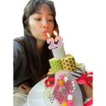 Suzu Hirose Instagram - 先日誕生日迎えまして。お祝いの言葉たくさんありがとうございました〜。フヒャ〜。
