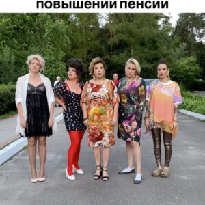 Marina Fedunkiv Instagram - Танцевальный Лав Стори челлендж! @aizalovesam @koroleva__star @tarzan___official @kroshka_duda @potapuwkina 😍
Снимайте видео под мою песню ЛАВ СТОРИ 
С меня лайк ❤️ А песню вы можете послушать и скачать, пройдя ПО ССЫЛКЕ В ШАПКЕ ПРОФИЛЯ ☝️
#маринафедункив #федункив #юмор #прикол #ржака #песня #певица #лавстори #лето #смешноевидео #хит #вайн #федункинмаклауд #пожилойблоггер