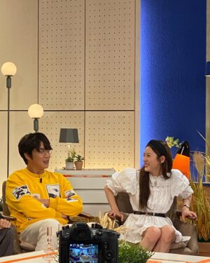 Kim Sae-ron Instagram - 다음주 온앤오프에서 만나요:)
간만에 식영 오라버니랑🌻